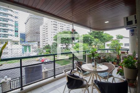 Apartamento à venda com 141m², 4 quartos e 2 vagasVaranda