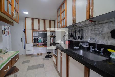 Apartamento à venda com 141m², 4 quartos e 2 vagasCozinha