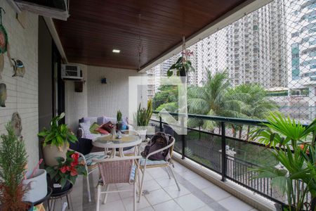 Apartamento à venda com 141m², 4 quartos e 2 vagasVaranda