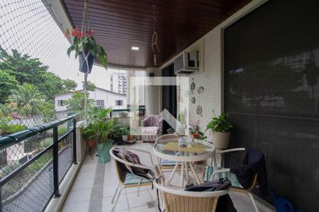 Apartamento à venda com 141m², 4 quartos e 2 vagasVaranda