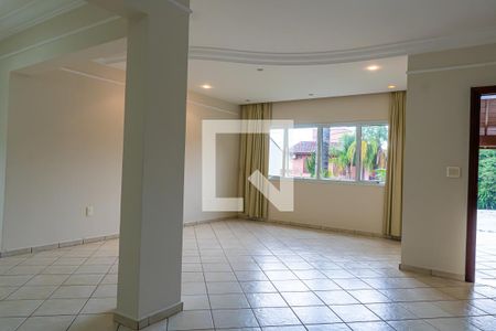 Sala de casa de condomínio para alugar com 3 quartos, 330m² em Vila Marieta, Campinas