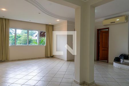 Sala de casa de condomínio para alugar com 3 quartos, 330m² em Vila Marieta, Campinas