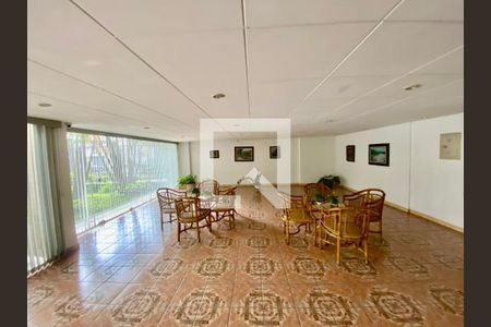 Apartamento à venda com 58m², 2 quartos e sem vagaÁrea comum