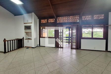 Sala de casa de condomínio à venda com 4 quartos, 325m² em Maravista, Niterói