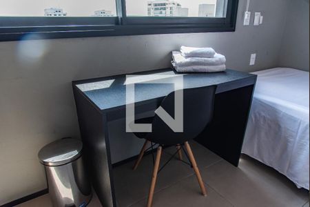 Mesa e cadeira de escritório de kitnet/studio à venda com 1 quarto, 16m² em Vila Mariana, São Paulo