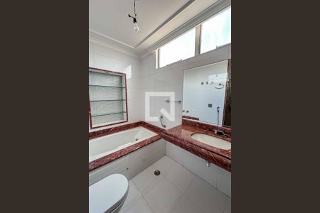 Apartamento à venda com 443m², 4 quartos e 2 vagasBanheiro da Suíte