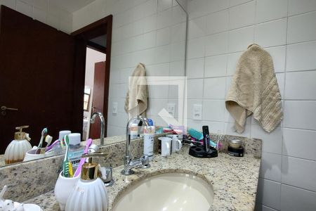 Casa de condomínio à venda com 169m², 4 quartos e 2 vagasBanheiro da Suíte 1