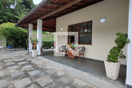 Casa de condomínio à venda com 169m², 4 quartos e 2 vagasQuintal