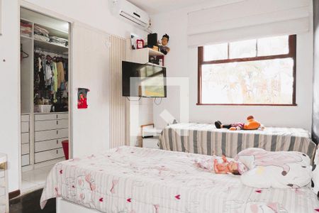 Casa de condomínio à venda com 169m², 4 quartos e 2 vagasQuarto 2 - Suíte