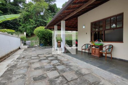 Casa de condomínio à venda com 169m², 4 quartos e 2 vagasQuintal