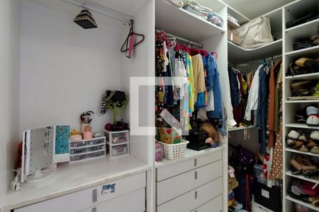 Casa de condomínio à venda com 169m², 4 quartos e 2 vagasCloset da suíte 2