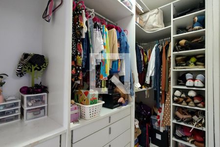 Casa de condomínio à venda com 169m², 4 quartos e 2 vagasCloset da suíte 2
