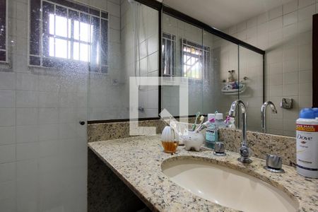 Casa de condomínio à venda com 169m², 4 quartos e 2 vagasBanheiro da Suíte 1