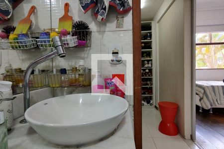 Casa de condomínio à venda com 169m², 4 quartos e 2 vagasBanheiro da Suíte 2