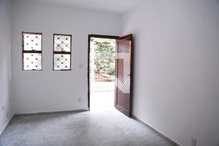Sala de casa à venda com 2 quartos, 342m² em Jardim Monjolo, São Paulo