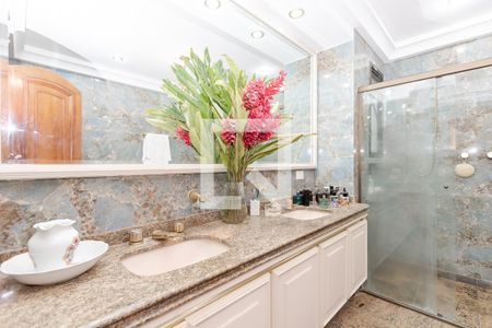 Apartamento para alugar com 286m², 4 quartos e 4 vagasBanheiro da Suíte 1