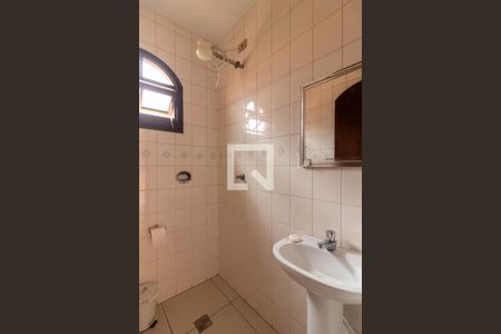 Casa à venda com 240m², 4 quartos e 4 vagas Casa à venda com 240m², 4 quartos e 4 vagasBanheiro de serviço