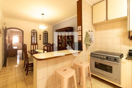 Casa à venda com 240m², 4 quartos e 4 vagas Casa à venda com 240m², 4 quartos e 4 vagasCozinha