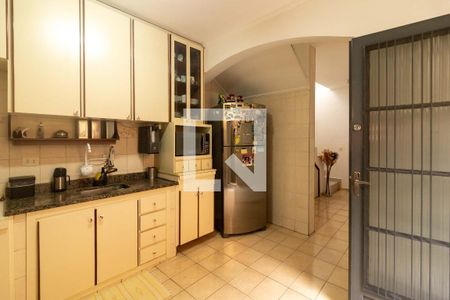 Casa à venda com 240m², 4 quartos e 4 vagas Casa à venda com 240m², 4 quartos e 4 vagasCozinha