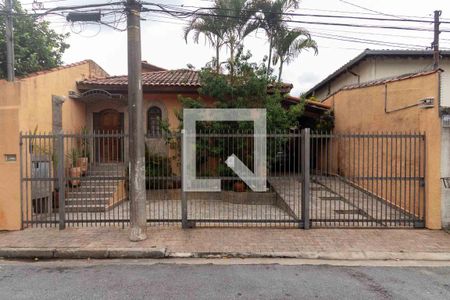 Casa à venda com 240m², 4 quartos e 4 vagas Casa à venda com 240m², 4 quartos e 4 vagasFachada