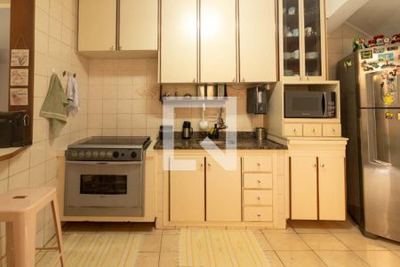 Casa à venda com 240m², 4 quartos e 4 vagas Casa à venda com 240m², 4 quartos e 4 vagasCozinha