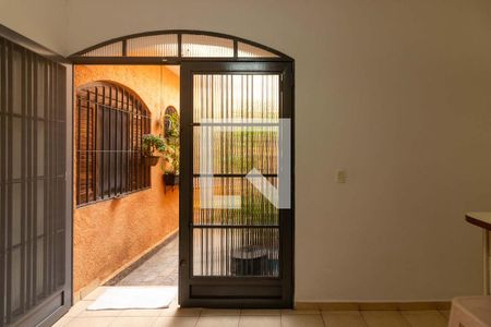 Casa à venda com 240m², 4 quartos e 4 vagas Casa à venda com 240m², 4 quartos e 4 vagasCozinha