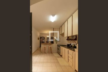 Casa à venda com 240m², 4 quartos e 4 vagas Casa à venda com 240m², 4 quartos e 4 vagasCozinha