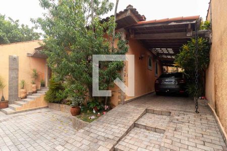 Casa à venda com 240m², 4 quartos e 4 vagas Casa à venda com 240m², 4 quartos e 4 vagasGaragem