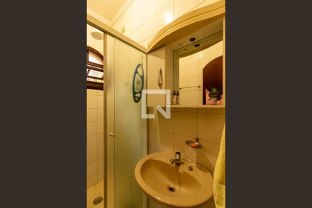 Casa à venda com 240m², 4 quartos e 4 vagas Casa à venda com 240m², 4 quartos e 4 vagasBanheiro Corredor