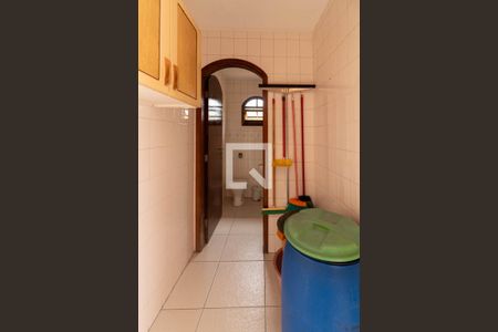 Casa à venda com 240m², 4 quartos e 4 vagas Casa à venda com 240m², 4 quartos e 4 vagasÁrea de Serviço