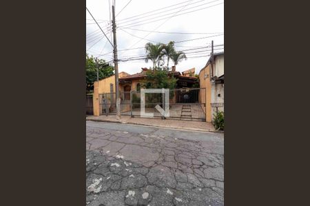 Casa à venda com 240m², 4 quartos e 4 vagas Casa à venda com 240m², 4 quartos e 4 vagasFachada