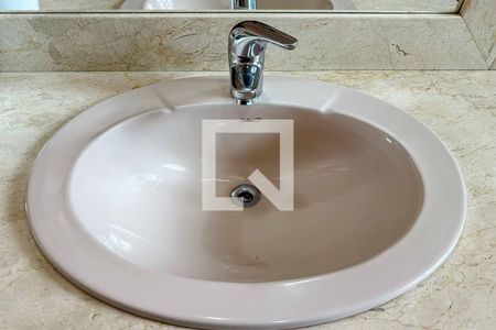 Casa à venda com 340m², 3 quartos e 4 vagasBanheiro da Suíte 2