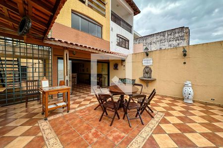 Casa à venda com 340m², 3 quartos e 4 vagasChurrasqueira