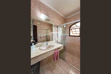 Casa à venda com 340m², 3 quartos e 4 vagasBanheiro da Suíte 2