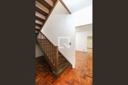 Escada de casa para alugar com 2 quartos, 99m² em Alto da Mooca, São Paulo