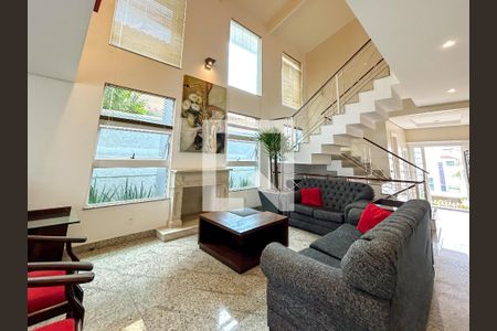 Sala de casa de condomínio para alugar com 5 quartos, 357m² em Paquetá, Belo Horizonte