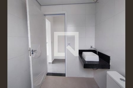 Banheiro de apartamento à venda com 3 quartos, 83m² em Cabral, Contagem
