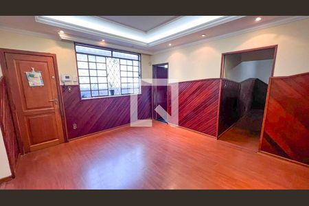 Sala de casa para alugar com 5 quartos, 298m² em Sagrada Família, Belo Horizonte