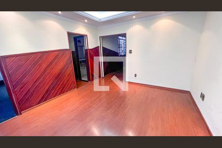 Sala de casa para alugar com 5 quartos, 298m² em Sagrada Família, Belo Horizonte
