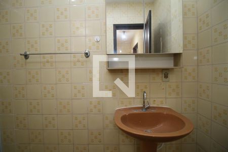 Banheiro de apartamento para alugar com 1 quarto, 65m² em Penha, Rio de Janeiro