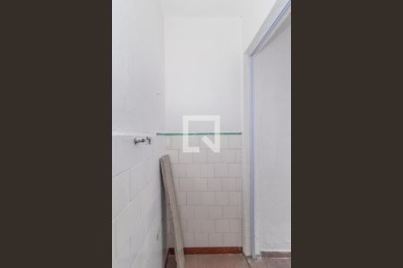 Casa para alugar com 107m², 2 quartos e 2 vagas Casa para alugar com 107m², 2 quartos e 2 vagasBanheiro de Serviço