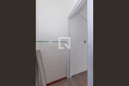 Casa para alugar com 107m², 2 quartos e 2 vagas Casa para alugar com 107m², 2 quartos e 2 vagasBanheiro de Serviço