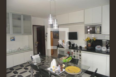 Casa para alugar com 410m², 5 quartos e 7 vagasCozinha 