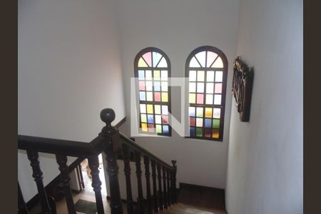 Escada  de casa para alugar com 5 quartos, 410m² em Pituba, Salvador