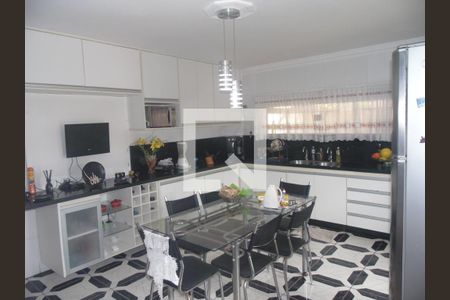 Casa para alugar com 410m², 5 quartos e 7 vagasCozinha - Armários