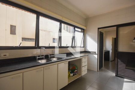 Apartamento à venda com 246m², 4 quartos e 4 vagasCozinha