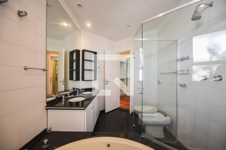 Apartamento à venda com 246m², 4 quartos e 4 vagasBanheiro Suíte 2