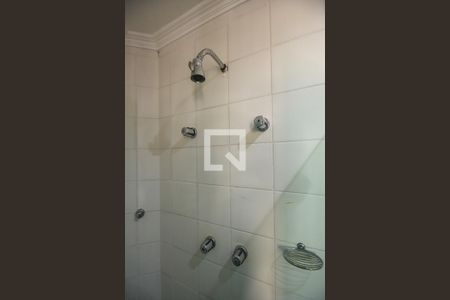 Apartamento à venda com 246m², 4 quartos e 4 vagasChuveiro do Banheiro da Suíte 1 