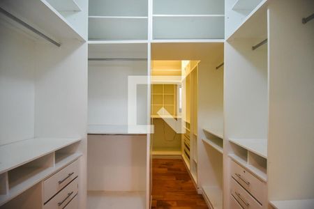 Apartamento à venda com 246m², 4 quartos e 4 vagasArmário da Suíte 2