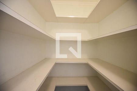 Apartamento à venda com 246m², 4 quartos e 4 vagasDespensa